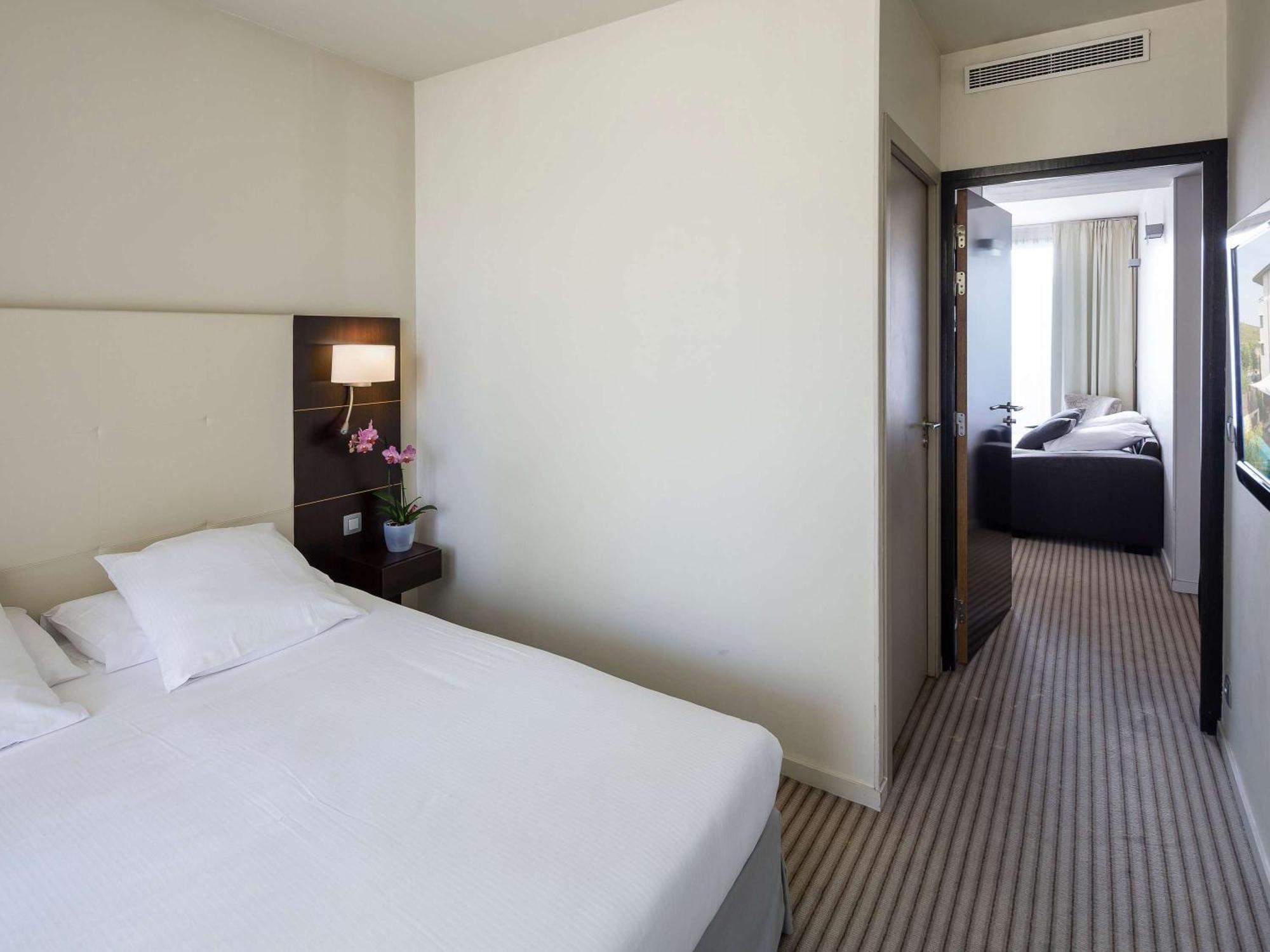 Mercure Aix-En-Provence La Duranne Gare Tgv Kültér fotó
