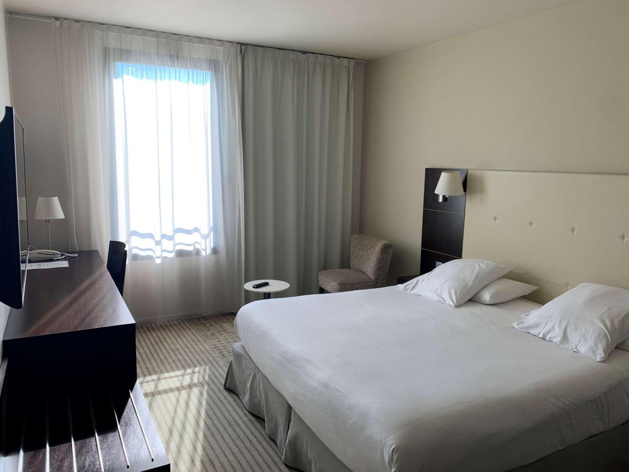 Mercure Aix-En-Provence La Duranne Gare Tgv Kültér fotó
